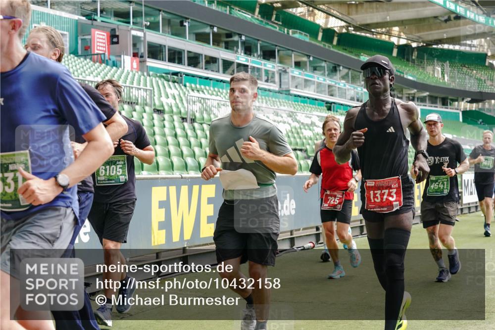 13.09.2026 - 21. swb-Marathon Bremen Michael Burmester http://msf.ph/oto/10432158 13.09.2026 13:04:34 Laufen im Stadion 178, 209, 210, 323, 488, 534, 536, 565, 596, 647, 725, 762, 881, 940, 1014, 1073, 1239, 1243, 1307, 1308, 1343, 1373, 1456, 1458, 1479, 1627, 1649, 1653, 1656, 1687, 1771, 1780, 1914, 1932, 1941, 2023, 2089, 2126, 2223, 2241, 2301, 2369, 2430, 2434, 2452, 2602, 2625, 2723, 2742, 2764, 2851, 2867, 2872, 2891, 2910, 2919, 2934, 2957, 2959, 2977, 2985, 3028, 3030, 3135, 3217, 3278, 3320, 3343, 3360, 3402, 3419, 3425, 3454, 3510, 3521, 3579, 3597, 3618, 3796, 3846, 3859, 3909, 242 meine-sportfotos.de