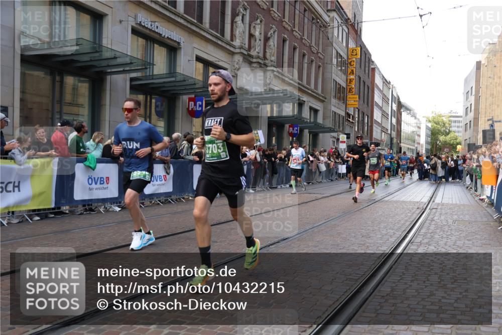 13.09.2026 - 21. swb-Marathon Bremen Strokosch-Dieckow http://msf.ph/oto/10432215 13.09.2026 13:11:53 Ziel 493, 2444, 2447, 2820, 3336, 3362, 3703, 3830, 4283, 4698, 5940, 6107, 6739, 7328, 7521, 7621, 8981, 13013, 826, 863, 4368, 4651, 4698, 5521, 5585, 5893, 6059, 6668, 8982, 8996, 9398, 13055 meine-sportfotos.de