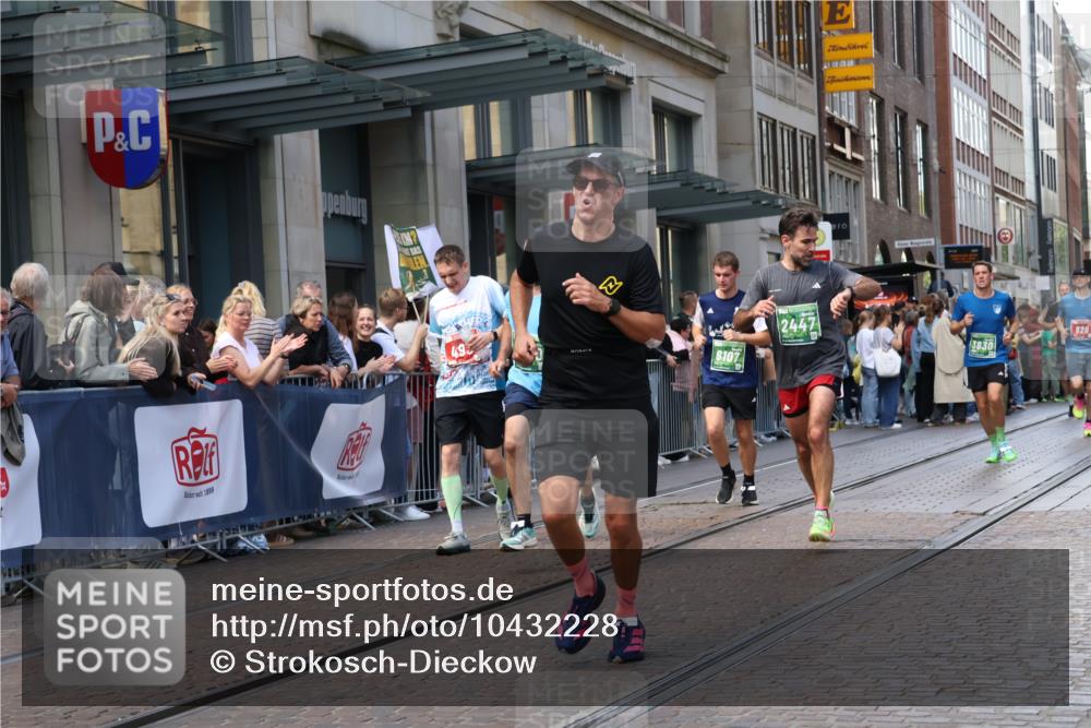 13.09.2026 - 21. swb-Marathon Bremen Strokosch-Dieckow http://msf.ph/oto/10432228 13.09.2026 13:11:54 Ziel 493, 2444, 2447, 2820, 3336, 3362, 3703, 3830, 4283, 5940, 6107, 6739, 7328, 7521, 7621, 8981, 13013, 826, 863, 4368, 4651, 4698, 5521, 5585, 5893, 6059, 6668, 8996, 9398, 13055 meine-sportfotos.de