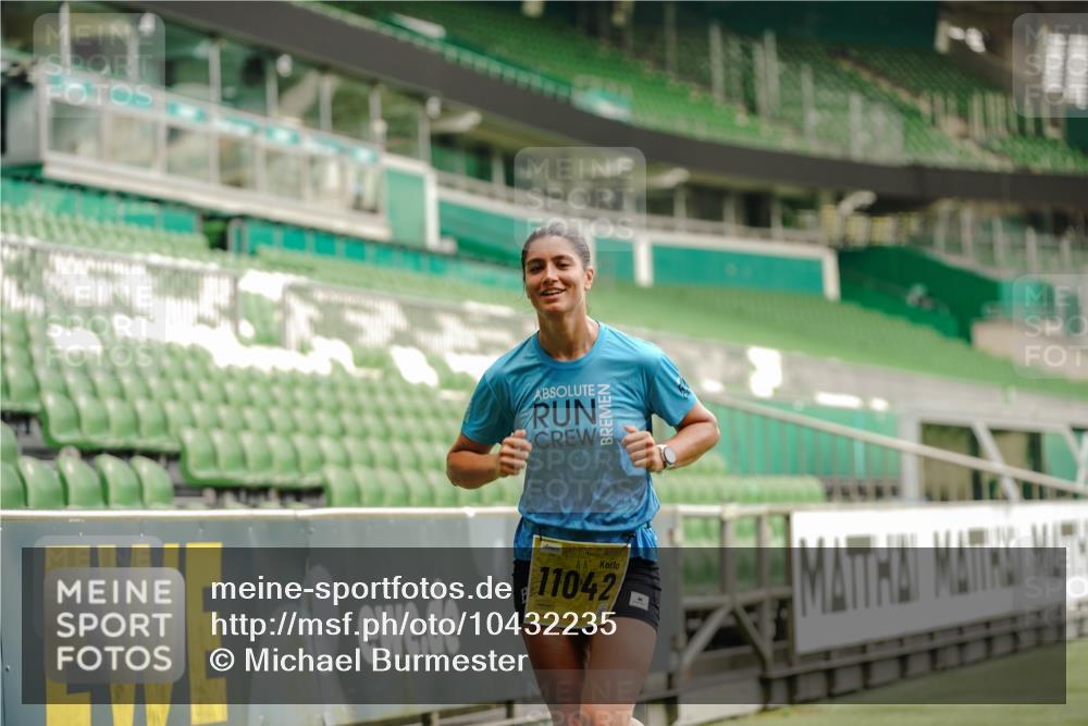 13.09.2026 - 21. swb-Marathon Bremen Michael Burmester http://msf.ph/oto/10432235 13.09.2026 10:23:35 Laufen im Stadion 10235, 10302, 10341, 10441, 10520, 10575, 10592, 10618, 10782, 10926, 10972, 11042, 11127, 11143, 11198, 11201, 11227, 11338, 11373, 11426, 11454, 11628, 11713, 11721, 11779, 11895, 11903, 11944, 12003, 12053, 12144, 12209, 12246, 12339, 12370, 12395, 12404, 12442, 12468, 12469, 12477, 12538, 13507, 13513, 13519, 13520, 13539, 13553, 13556, 13563, 13566, 13580, 13584, 13586, 13587, 13616, 13641, 13642, 10366, 10475, 11481, 11652, 13530, 13541 meine-sportfotos.de