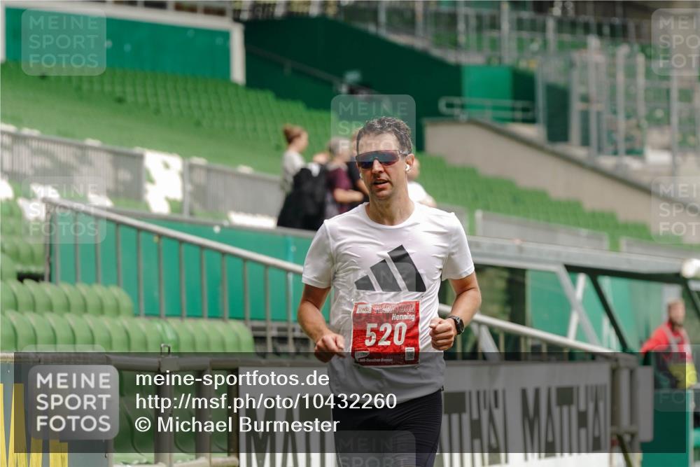 13.09.2026 - 21. swb-Marathon Bremen Michael Burmester http://msf.ph/oto/10432260 13.09.2026 12:29:15 Laufen im Stadion 314, 358, 520, 547, 553, 574, 649, 719, 858, 934, 959, 1161, 1253, 1256, 1391, 1428, 1525, 1724, 1783, 1917, 3662, 206, 322, 447, 814, 841, 875, 968, 1187, 1313, 1544, 1840, 2044, 2143 meine-sportfotos.de
