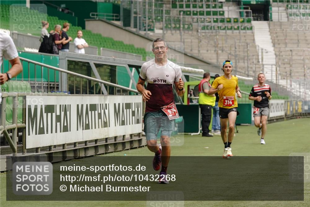 13.09.2026 - 21. swb-Marathon Bremen Michael Burmester http://msf.ph/oto/10432268 13.09.2026 12:29:16 Laufen im Stadion 314, 358, 520, 547, 553, 574, 649, 719, 858, 934, 959, 1161, 1253, 1256, 1391, 1428, 1525, 1724, 1783, 1917, 3662, 206, 322, 447, 814, 841, 875, 968, 1187, 1313, 1544, 1840, 2044, 2143 meine-sportfotos.de