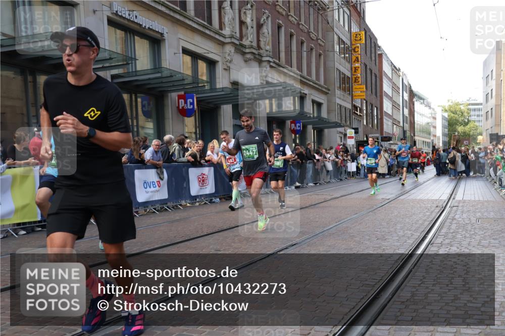 13.09.2026 - 21. swb-Marathon Bremen Strokosch-Dieckow http://msf.ph/oto/10432273 13.09.2026 13:11:56 Ziel 493, 899, 2447, 2820, 3336, 3362, 3703, 3830, 4283, 5940, 6107, 6739, 7328, 7521, 7621, 8981, 13013, 826, 863, 2444, 4368, 4651, 4698, 5521, 5585, 5893, 6059, 6668, 8996, 9398, 13055 meine-sportfotos.de