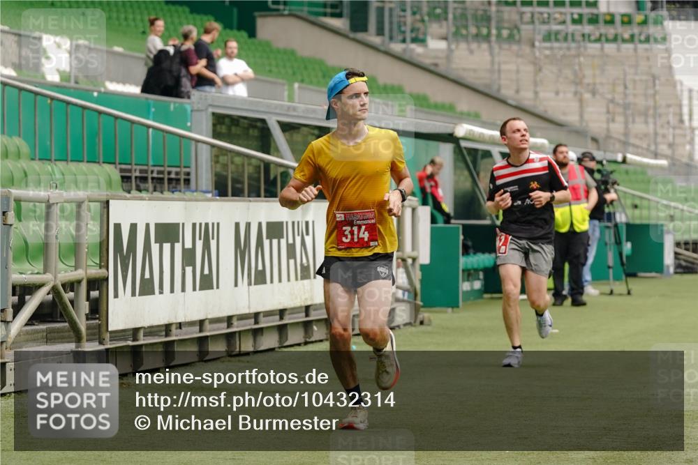 13.09.2026 - 21. swb-Marathon Bremen Michael Burmester http://msf.ph/oto/10432314 13.09.2026 12:29:20 Laufen im Stadion 314, 358, 520, 547, 553, 574, 649, 719, 858, 934, 959, 1161, 1253, 1256, 1391, 1428, 1525, 1724, 1783, 3662, 206, 322, 447, 814, 841, 875, 968, 1187, 1313, 1544, 1840, 2044, 2143 meine-sportfotos.de