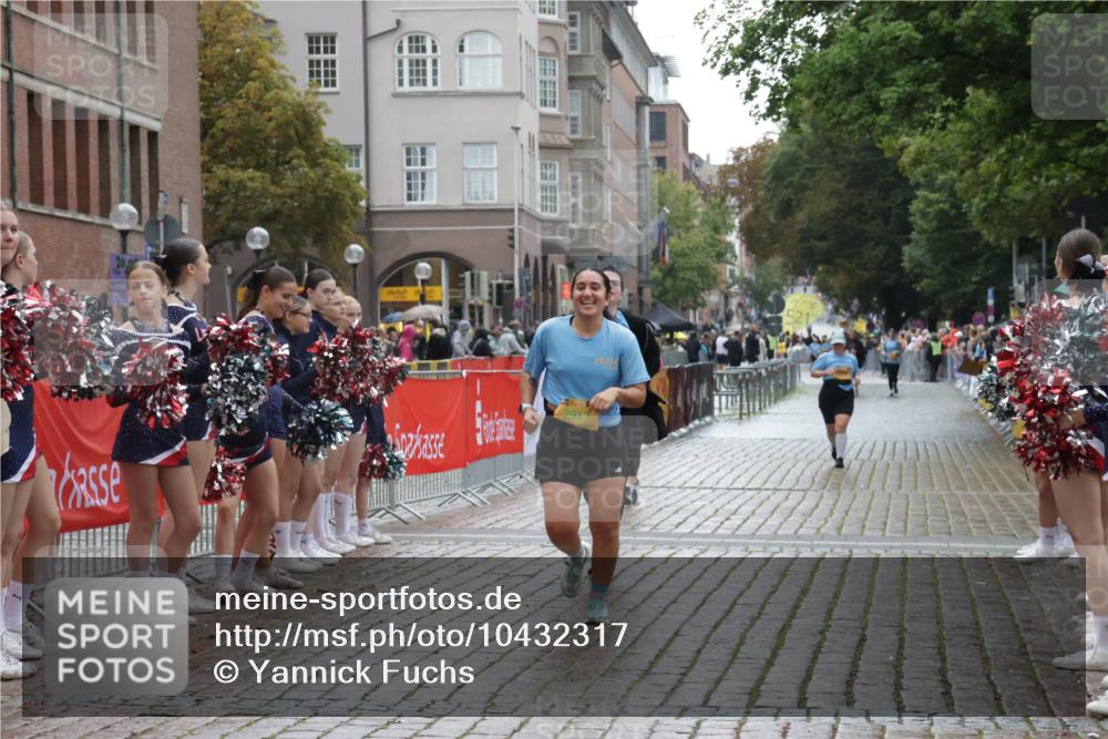 13.09.2026 - Kiel Lauf Yannick Fuchs http://msf.ph/oto/10432317 13.09.2026 11:21:11 Ziel 1677, 2913, 3935, 10950, 1609, 5847, 4598 meine-sportfotos.de