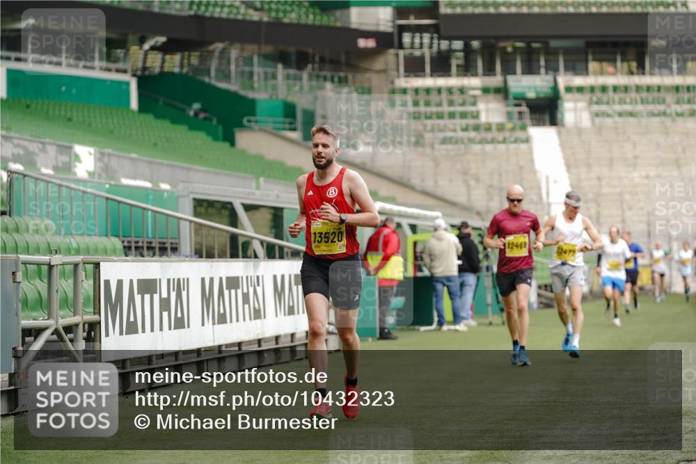13.09.2026 - 21. swb-Marathon Bremen Michael Burmester http://msf.ph/oto/10432323 13.09.2026 10:23:41 Laufen im Stadion 10235, 10302, 10341, 10441, 10520, 10575, 10592, 10618, 10782, 10926, 10972, 11042, 11127, 11143, 11198, 11201, 11227, 11338, 11373, 11426, 11454, 11628, 11713, 11721, 11779, 11895, 11903, 12003, 12053, 12144, 12209, 12246, 12339, 12370, 12395, 12404, 12442, 12468, 12469, 12477, 12538, 13507, 13513, 13519, 13520, 13539, 13553, 13556, 13563, 13566, 13580, 13584, 13586, 13616, 13641, 13642, 10366, 10475, 11481, 13530, 13541 meine-sportfotos.de