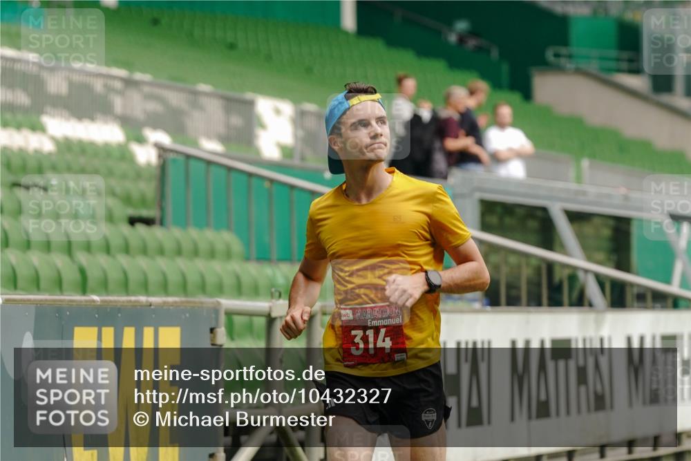 13.09.2026 - 21. swb-Marathon Bremen Michael Burmester http://msf.ph/oto/10432327 13.09.2026 12:29:21 Laufen im Stadion 314, 358, 520, 547, 553, 574, 649, 719, 858, 934, 959, 1253, 1256, 1391, 1428, 1525, 1724, 1783, 3662, 206, 322, 447, 814, 841, 875, 968, 1187, 1313, 1544, 1840, 2044, 2143 meine-sportfotos.de