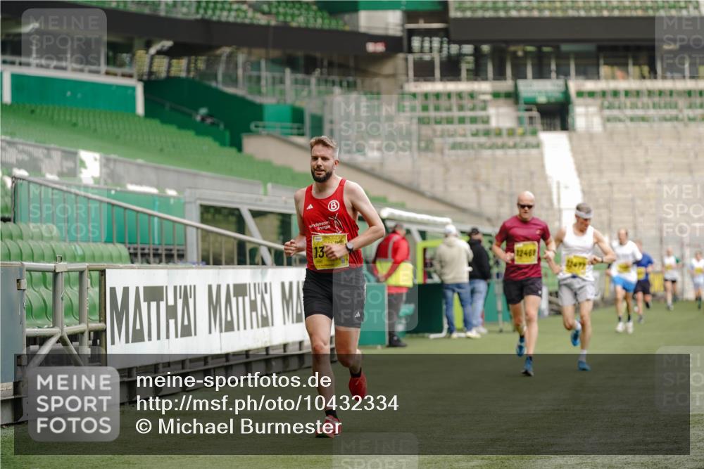 13.09.2026 - 21. swb-Marathon Bremen Michael Burmester http://msf.ph/oto/10432334 13.09.2026 10:23:41 Laufen im Stadion 10235, 10302, 10341, 10441, 10520, 10575, 10592, 10618, 10782, 10926, 10972, 11042, 11127, 11143, 11198, 11201, 11227, 11338, 11373, 11426, 11454, 11628, 11713, 11721, 11779, 11895, 11903, 12003, 12053, 12144, 12209, 12246, 12339, 12370, 12395, 12404, 12442, 12468, 12469, 12477, 12538, 13507, 13513, 13519, 13520, 13539, 13553, 13556, 13563, 13566, 13580, 13584, 13586, 13616, 13641, 13642, 10366, 10475, 11481, 13530, 13541 meine-sportfotos.de