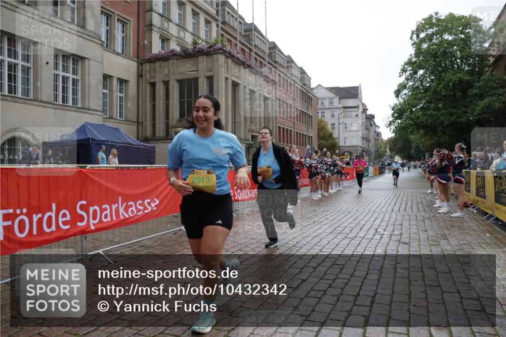 13.09.2026 - Kiel Lauf Yannick Fuchs http://msf.ph/oto/10432342 13.09.2026 11:21:15 Ziel 1609, 5847, 1677, 2913, 3935, 10950, 2913, 4598, 10950 meine-sportfotos.de
