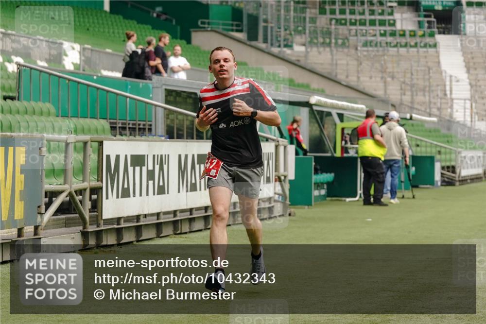 13.09.2026 - 21. swb-Marathon Bremen Michael Burmester http://msf.ph/oto/10432343 13.09.2026 12:29:23 Laufen im Stadion 314, 358, 520, 547, 553, 574, 649, 719, 858, 934, 959, 1253, 1256, 1391, 1428, 1525, 1724, 1783, 3662, 206, 322, 447, 814, 841, 875, 968, 1187, 1313, 1840, 2044, 2143 meine-sportfotos.de