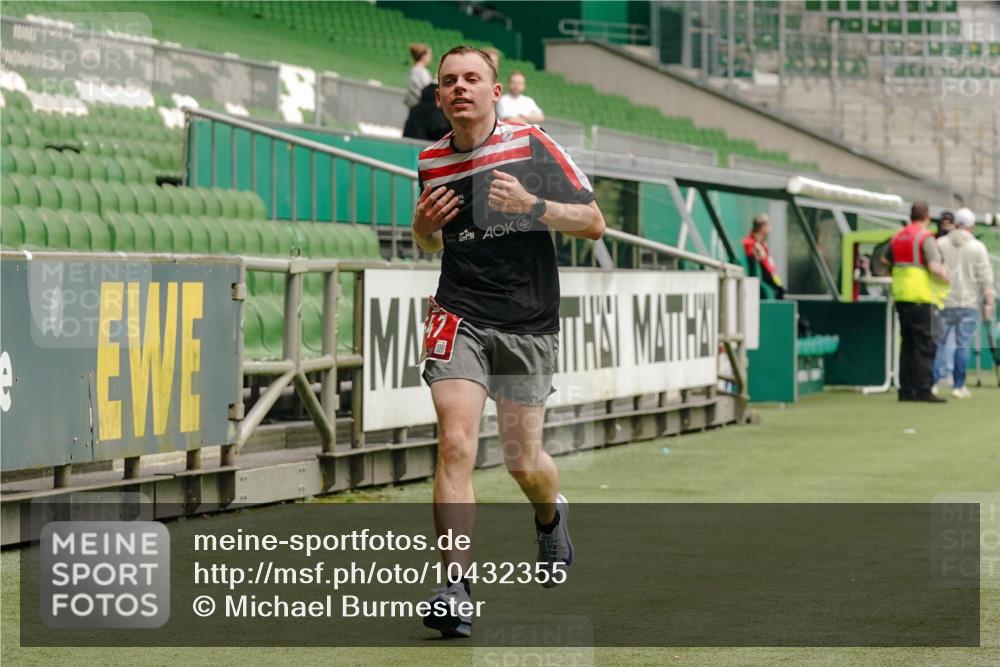 13.09.2026 - 21. swb-Marathon Bremen Michael Burmester http://msf.ph/oto/10432355 13.09.2026 12:29:24 Laufen im Stadion 314, 358, 520, 547, 553, 574, 649, 719, 858, 934, 959, 1253, 1256, 1391, 1428, 1525, 1724, 1783, 206, 322, 447, 814, 841, 875, 968, 1187, 1313, 1840, 2044, 2143 meine-sportfotos.de