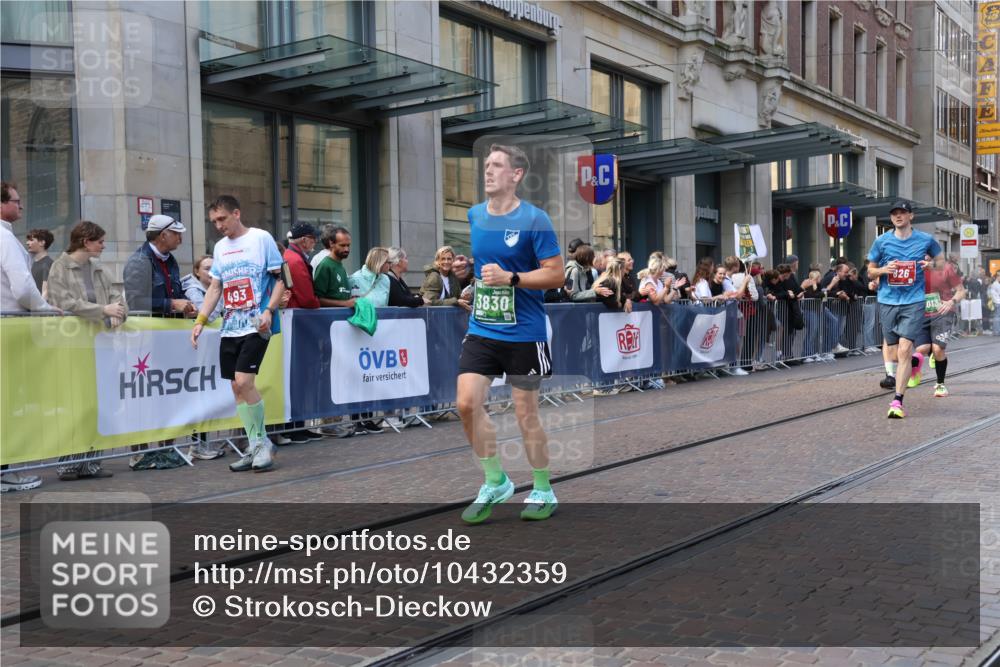 13.09.2026 - 21. swb-Marathon Bremen Strokosch-Dieckow http://msf.ph/oto/10432359 13.09.2026 13:11:59 Ziel 899, 1517, 2447, 2480, 2820, 3362, 3703, 3830, 4283, 4560, 5940, 6107, 6739, 7328, 7521, 7621, 8981, 13013, 493, 826, 863, 2444, 3336, 4368, 4651, 4698, 5521, 5585, 5893, 6059, 6668, 7621, 8996, 9398, 13055 meine-sportfotos.de