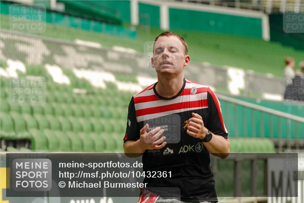 13.09.2026 - 21. swb-Marathon Bremen Michael Burmester http://msf.ph/oto/10432361 13.09.2026 12:29:25 Laufen im Stadion 314, 358, 520, 547, 553, 574, 649, 719, 858, 934, 959, 1253, 1256, 1391, 1428, 1453, 1525, 1724, 1783, 206, 322, 447, 814, 841, 875, 968, 1187, 1313, 1840, 2044, 2143 meine-sportfotos.de