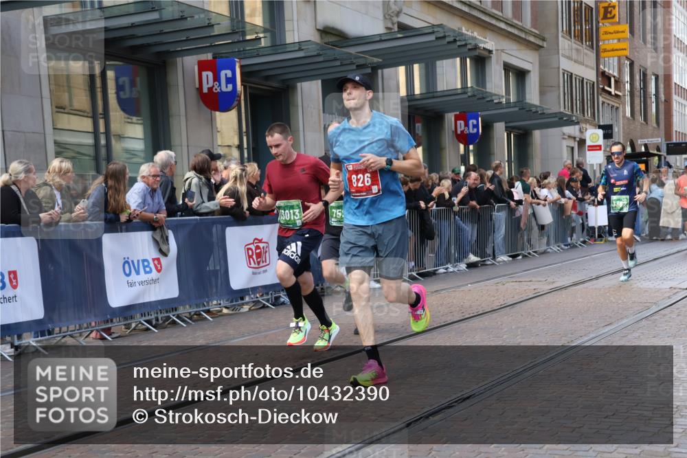 13.09.2026 - 21. swb-Marathon Bremen Strokosch-Dieckow http://msf.ph/oto/10432390 13.09.2026 13:12:01 Ziel 899, 1517, 2447, 2480, 2820, 3362, 3703, 3830, 4560, 5940, 6107, 6739, 7328, 7521, 8981, 13013, 493, 826, 863, 2444, 2820, 3336, 3703, 4283, 4368, 4651, 4698, 5521, 5585, 5893, 6059, 6668, 7621, 8996, 9398, 13055 meine-sportfotos.de