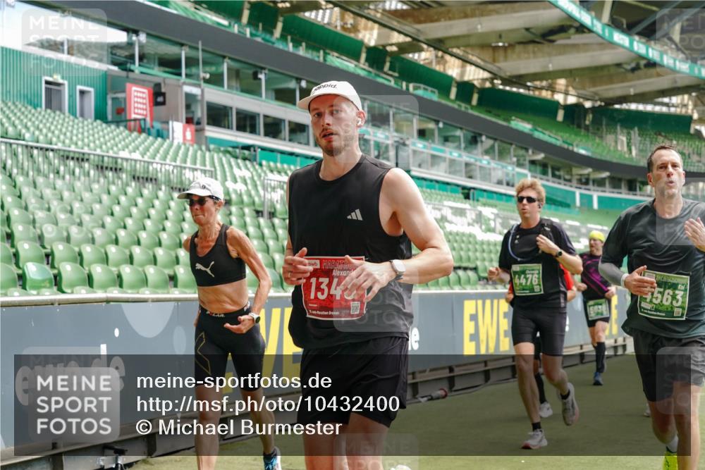 13.09.2026 - 21. swb-Marathon Bremen Michael Burmester http://msf.ph/oto/10432400 13.09.2026 13:04:40 Laufen im Stadion 178, 209, 210, 323, 488, 534, 536, 565, 596, 647, 725, 762, 881, 940, 1073, 1239, 1243, 1307, 1308, 1343, 1373, 1456, 1458, 1479, 1627, 1649, 1653, 1656, 1687, 1771, 1780, 1914, 1932, 1941, 2023, 2089, 2126, 2223, 2241, 2301, 2369, 2430, 2434, 2452, 2602, 2625, 2723, 2742, 2764, 2851, 2867, 2872, 2891, 2910, 2919, 2934, 2957, 2959, 2977, 2985, 3028, 3030, 3217, 3278, 3320, 3343, 3360, 3402, 3419, 3425, 3444, 3454, 3510, 3521, 3579, 3597, 3618, 3796, 3846, 3859, 3909, 242 meine-sportfotos.de
