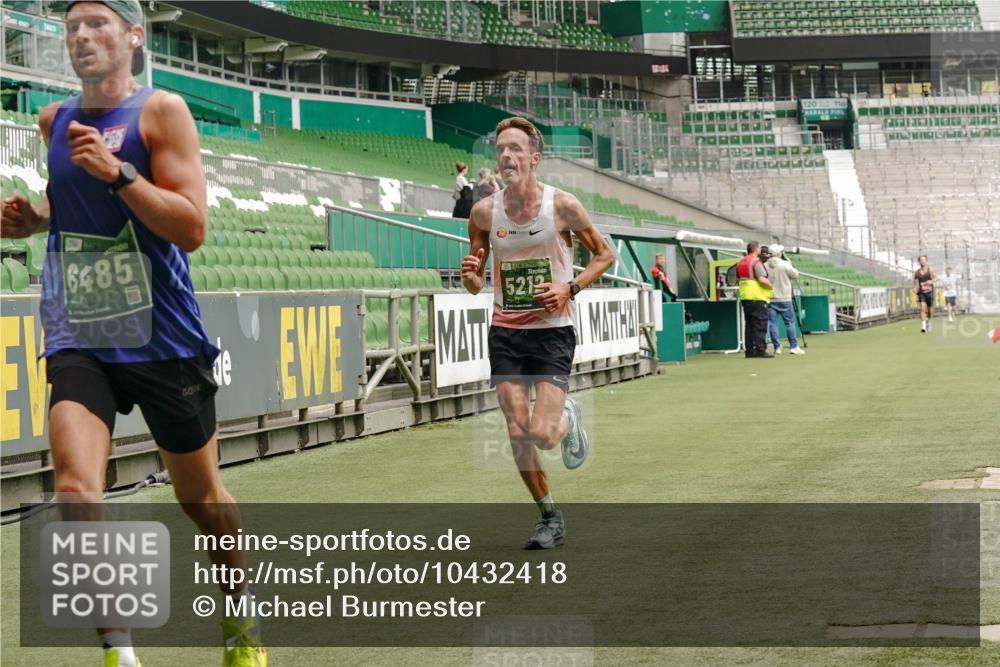 13.09.2026 - 21. swb-Marathon Bremen Michael Burmester http://msf.ph/oto/10432418 13.09.2026 12:29:44 Laufen im Stadion 314, 520, 547, 649, 719, 858, 934, 959, 1168, 1214, 1391, 1428, 1453, 206, 238, 322, 447, 814, 841, 875, 968, 1187, 1840, 2044, 2143 meine-sportfotos.de