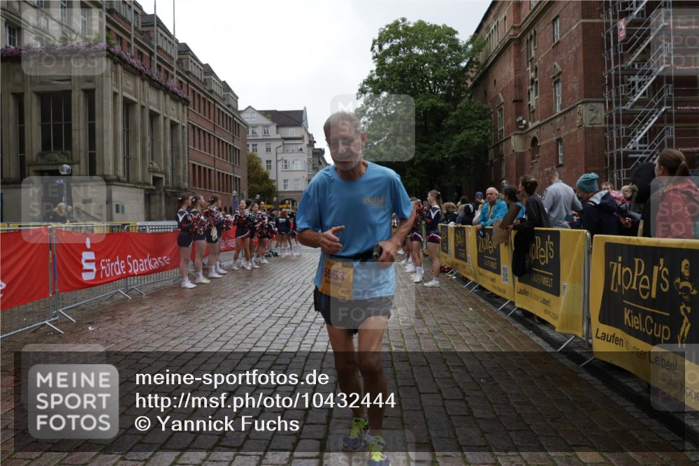13.09.2026 - Kiel Lauf Yannick Fuchs http://msf.ph/oto/10432444 13.09.2026 11:22:15 Ziel 5953, 7755, 8014, 1305, 5917, 7737, 5953, 7755, 8014 meine-sportfotos.de