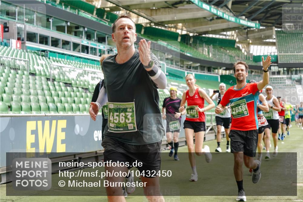 13.09.2026 - 21. swb-Marathon Bremen Michael Burmester http://msf.ph/oto/10432450 13.09.2026 13:04:41 Laufen im Stadion 178, 209, 210, 244, 323, 488, 534, 536, 565, 596, 647, 725, 762, 881, 940, 1073, 1239, 1243, 1307, 1308, 1343, 1373, 1456, 1458, 1479, 1627, 1649, 1653, 1656, 1687, 1771, 1780, 1914, 1932, 1941, 2023, 2089, 2126, 2223, 2241, 2301, 2369, 2430, 2434, 2452, 2602, 2625, 2723, 2742, 2764, 2851, 2867, 2872, 2891, 2910, 2919, 2934, 2957, 2959, 2977, 2985, 3028, 3030, 3217, 3278, 3320, 3343, 3360, 3402, 3419, 3425, 3444, 3454, 3510, 3521, 3579, 3597, 3618, 3796, 3846, 3859, 3909, 242 meine-sportfotos.de