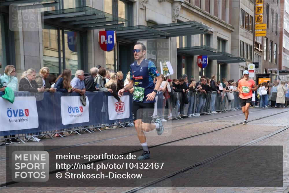 13.09.2026 - 21. swb-Marathon Bremen Strokosch-Dieckow http://msf.ph/oto/10432467 13.09.2026 13:12:03 Ziel 899, 1517, 2447, 2480, 3362, 3830, 4560, 5416, 5940, 6107, 6739, 7328, 7521, 8981, 13013, 493, 826, 863, 2444, 2447, 2820, 3336, 3703, 4283, 4368, 4651, 4698, 5521, 5585, 5893, 6668, 6739, 7621, 8996, 9398, 13055 meine-sportfotos.de