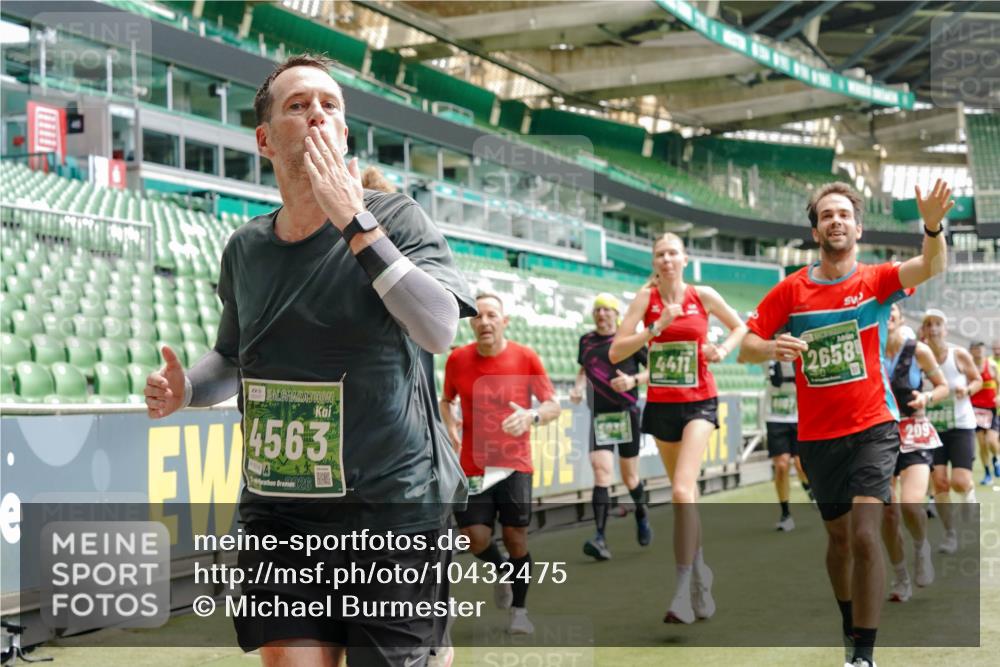 13.09.2026 - 21. swb-Marathon Bremen Michael Burmester http://msf.ph/oto/10432475 13.09.2026 13:04:41 Laufen im Stadion 178, 209, 210, 244, 323, 488, 534, 536, 565, 596, 647, 725, 762, 881, 940, 1073, 1239, 1243, 1307, 1308, 1343, 1373, 1456, 1458, 1479, 1627, 1649, 1653, 1656, 1687, 1771, 1780, 1914, 1932, 1941, 2023, 2089, 2126, 2223, 2241, 2301, 2369, 2430, 2434, 2452, 2602, 2625, 2723, 2742, 2764, 2851, 2867, 2872, 2891, 2910, 2919, 2934, 2957, 2959, 2977, 2985, 3028, 3030, 3217, 3278, 3320, 3343, 3360, 3402, 3419, 3425, 3444, 3454, 3510, 3521, 3579, 3597, 3618, 3796, 3846, 3859, 3909, 242 meine-sportfotos.de