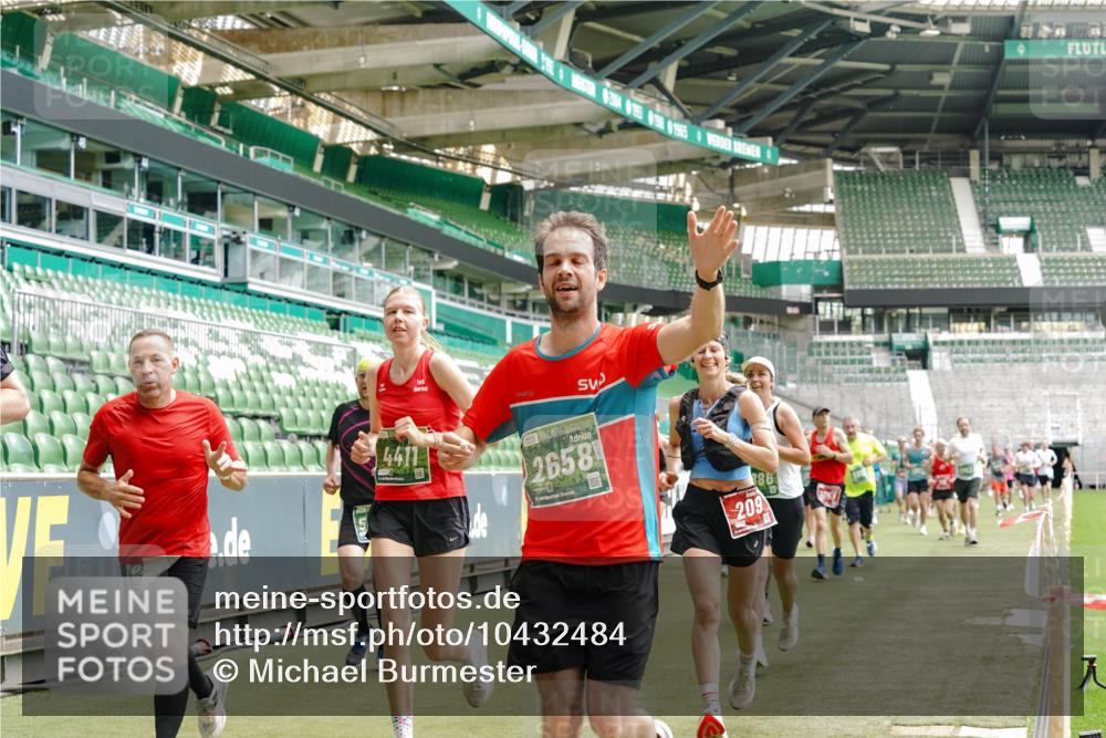 13.09.2026 - 21. swb-Marathon Bremen Michael Burmester http://msf.ph/oto/10432484 13.09.2026 13:04:42 Laufen im Stadion 178, 209, 210, 244, 323, 488, 534, 536, 565, 596, 647, 725, 762, 881, 940, 1073, 1239, 1243, 1307, 1308, 1343, 1373, 1456, 1458, 1479, 1627, 1649, 1653, 1656, 1687, 1771, 1780, 1914, 1932, 1941, 2023, 2089, 2126, 2223, 2241, 2301, 2369, 2430, 2434, 2452, 2602, 2625, 2723, 2742, 2764, 2851, 2867, 2872, 2891, 2910, 2919, 2934, 2957, 2959, 2977, 2985, 3028, 3030, 3217, 3278, 3320, 3343, 3402, 3419, 3425, 3444, 3454, 3510, 3521, 3579, 3597, 3618, 3796, 3846, 3859, 3909, 242 meine-sportfotos.de