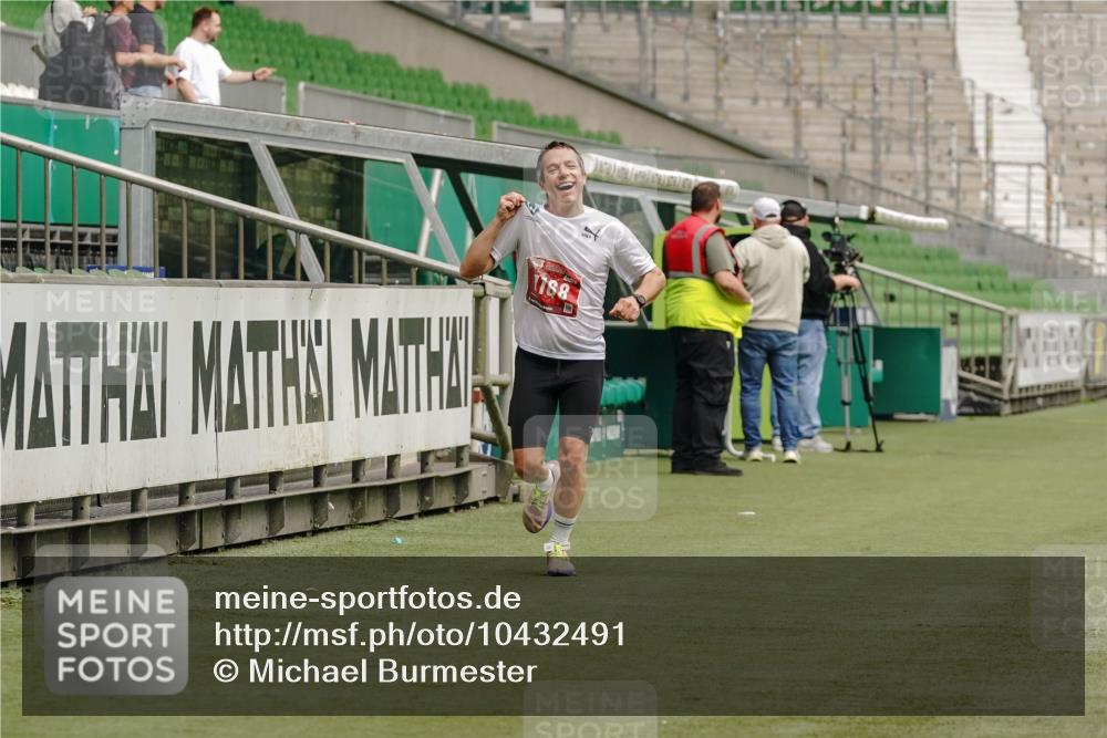 13.09.2026 - 21. swb-Marathon Bremen Michael Burmester http://msf.ph/oto/10432491 13.09.2026 12:30:04 Laufen im Stadion 314, 520, 547, 719, 858, 934, 959, 1168, 1214, 1428, 1453, 5212, 6485, 103, 206, 238, 322, 447, 841, 875, 968, 1187, 1840, 2032, 2044, 2143 meine-sportfotos.de