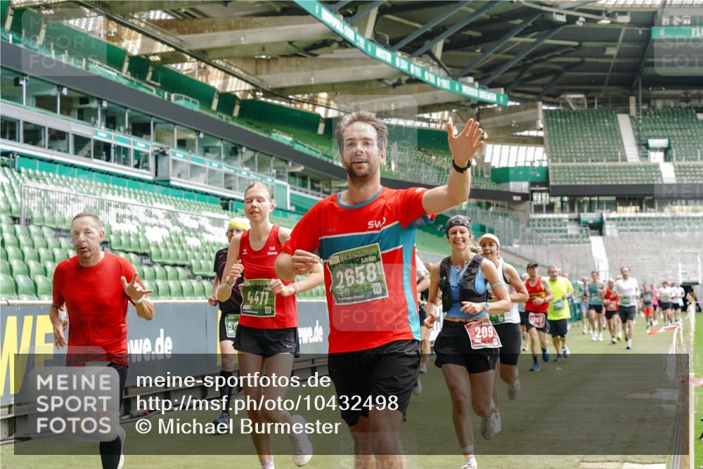 13.09.2026 - 21. swb-Marathon Bremen Michael Burmester http://msf.ph/oto/10432498 13.09.2026 13:04:42 Laufen im Stadion 178, 209, 210, 244, 323, 488, 534, 536, 565, 596, 647, 725, 762, 881, 940, 1073, 1239, 1243, 1307, 1308, 1343, 1373, 1456, 1458, 1479, 1627, 1649, 1653, 1656, 1687, 1771, 1780, 1914, 1932, 1941, 2023, 2089, 2126, 2223, 2241, 2301, 2369, 2430, 2434, 2452, 2602, 2625, 2723, 2742, 2764, 2851, 2867, 2872, 2891, 2910, 2919, 2934, 2957, 2959, 2977, 2985, 3028, 3030, 3217, 3278, 3320, 3343, 3402, 3419, 3425, 3444, 3454, 3510, 3521, 3579, 3597, 3618, 3796, 3846, 3859, 3909, 242 meine-sportfotos.de