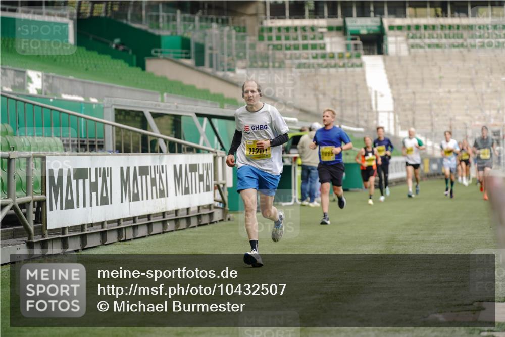 13.09.2026 - 21. swb-Marathon Bremen Michael Burmester http://msf.ph/oto/10432507 13.09.2026 10:23:50 Laufen im Stadion 10235, 10341, 10441, 10520, 10575, 10592, 10618, 10782, 10972, 11042, 11127, 11143, 11198, 11201, 11227, 11373, 11426, 11628, 11632, 11713, 11721, 11779, 11826, 11895, 11903, 12003, 12053, 12144, 12209, 12246, 12339, 12370, 12395, 12404, 12442, 12468, 12469, 12477, 12525, 13513, 13519, 13520, 13553, 13556, 13563, 13566, 13580, 13584, 13585, 13586, 13616, 13641, 13642, 10366, 10475, 13530, 13541 meine-sportfotos.de