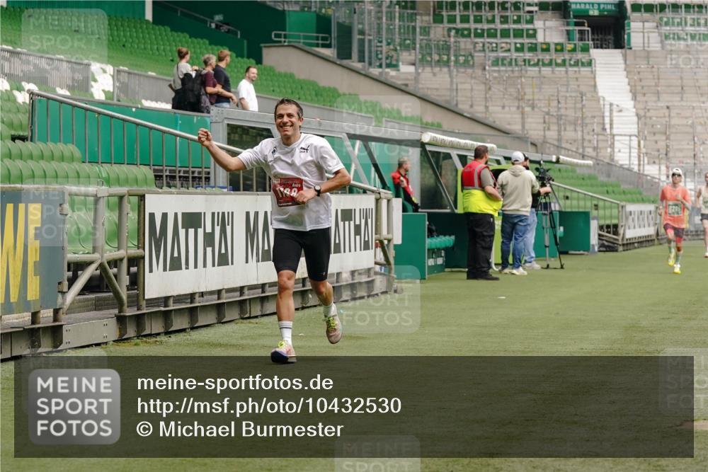 13.09.2026 - 21. swb-Marathon Bremen Michael Burmester http://msf.ph/oto/10432530 13.09.2026 12:30:06 Laufen im Stadion 314, 520, 547, 719, 858, 934, 959, 1168, 1214, 1453, 5212, 6485, 103, 206, 238, 322, 447, 841, 875, 968, 1187, 1840, 2032, 2044, 2143 meine-sportfotos.de
