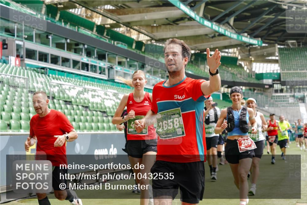 13.09.2026 - 21. swb-Marathon Bremen Michael Burmester http://msf.ph/oto/10432535 13.09.2026 13:04:42 Laufen im Stadion 178, 209, 210, 244, 323, 488, 534, 536, 565, 596, 647, 725, 762, 881, 940, 1073, 1239, 1243, 1307, 1308, 1343, 1373, 1456, 1458, 1479, 1627, 1649, 1653, 1656, 1687, 1771, 1780, 1914, 1932, 1941, 2023, 2089, 2126, 2223, 2241, 2301, 2369, 2430, 2434, 2452, 2602, 2625, 2723, 2742, 2764, 2851, 2867, 2872, 2891, 2910, 2919, 2934, 2957, 2959, 2977, 2985, 3028, 3030, 3217, 3278, 3320, 3343, 3402, 3419, 3425, 3444, 3454, 3510, 3521, 3579, 3597, 3618, 3796, 3846, 3859, 3909, 242 meine-sportfotos.de