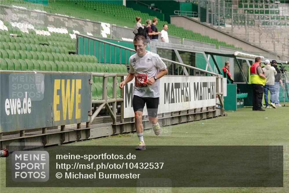 13.09.2026 - 21. swb-Marathon Bremen Michael Burmester http://msf.ph/oto/10432537 13.09.2026 12:30:07 Laufen im Stadion 314, 520, 547, 719, 858, 934, 959, 1168, 1214, 1453, 5212, 6485, 103, 206, 238, 322, 447, 841, 875, 968, 1187, 1840, 2032, 2044, 2143 meine-sportfotos.de