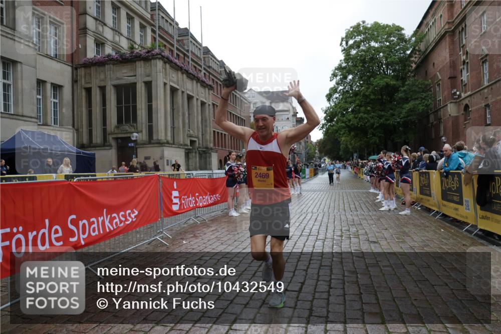 13.09.2026 - Kiel Lauf Yannick Fuchs http://msf.ph/oto/10432549 13.09.2026 11:22:48 Ziel 1305, 5917, 7737 meine-sportfotos.de