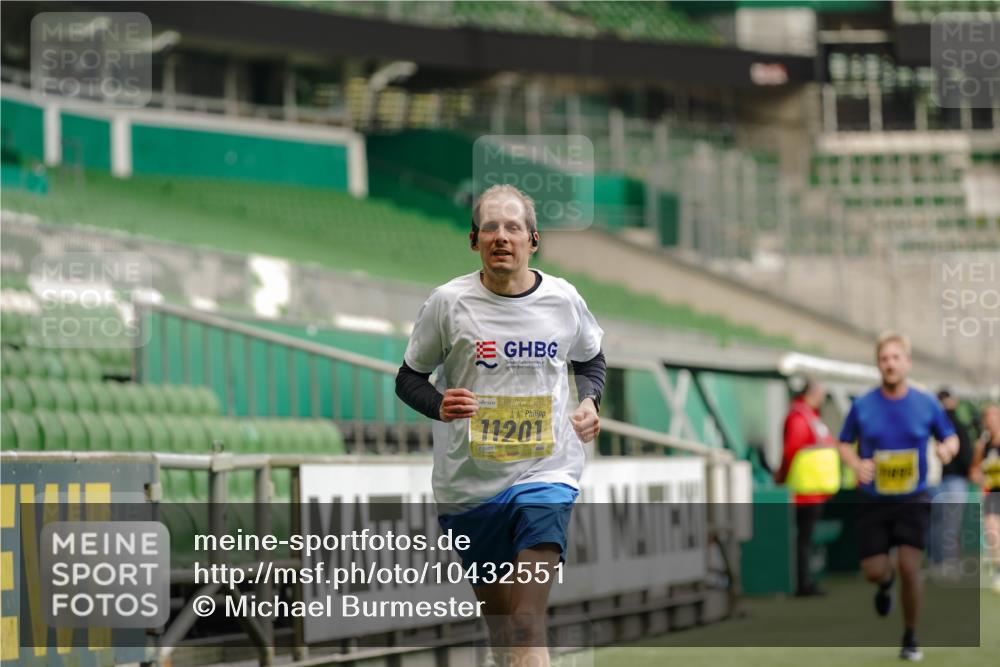13.09.2026 - 21. swb-Marathon Bremen Michael Burmester http://msf.ph/oto/10432551 13.09.2026 10:23:51 Laufen im Stadion 10235, 10341, 10441, 10520, 10575, 10592, 10618, 10782, 10972, 11042, 11127, 11143, 11198, 11201, 11227, 11373, 11426, 11628, 11630, 11632, 11713, 11721, 11779, 11826, 11895, 11903, 12003, 12053, 12144, 12209, 12246, 12339, 12370, 12395, 12404, 12442, 12468, 12469, 12477, 12525, 13513, 13519, 13520, 13556, 13563, 13566, 13580, 13584, 13585, 13586, 13616, 13641, 13642, 10366, 10475, 13530, 13541 meine-sportfotos.de