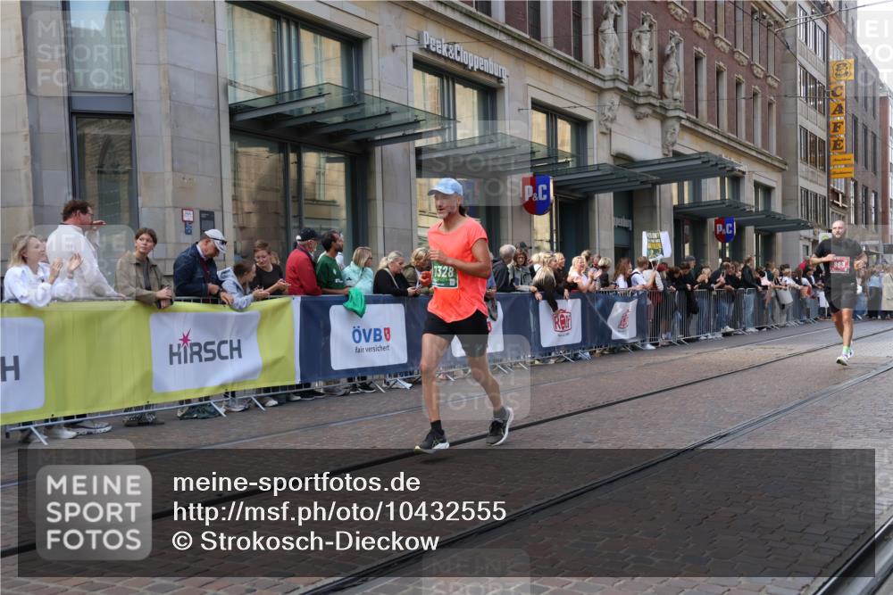 13.09.2026 - 21. swb-Marathon Bremen Strokosch-Dieckow http://msf.ph/oto/10432555 13.09.2026 13:12:06 Ziel 899, 1517, 2480, 3054, 3362, 3830, 4560, 5416, 6107, 6796, 7328, 7521, 8981, 9803, 13013, 493, 826, 863, 2444, 2447, 2820, 3336, 3703, 4283, 4368, 4651, 4698, 5521, 5893, 5940, 6668, 6739, 7621, 8996, 9398 meine-sportfotos.de