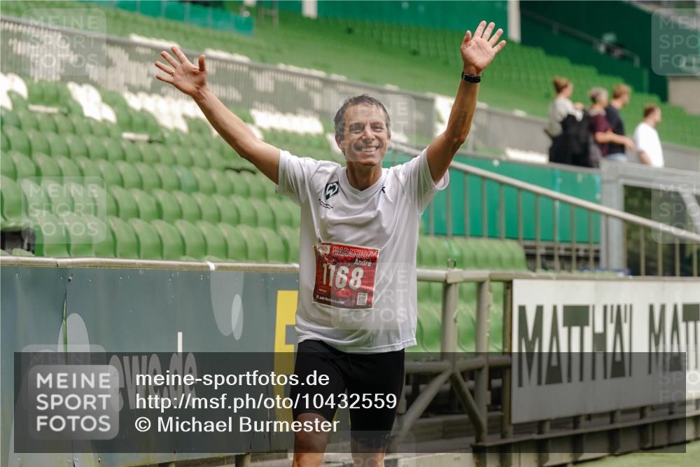13.09.2026 - 21. swb-Marathon Bremen Michael Burmester http://msf.ph/oto/10432559 13.09.2026 12:30:08 Laufen im Stadion 314, 520, 547, 719, 858, 934, 959, 1168, 1214, 1453, 5212, 6485, 103, 206, 238, 322, 447, 841, 875, 968, 1187, 1840, 2032, 2044, 2143 meine-sportfotos.de