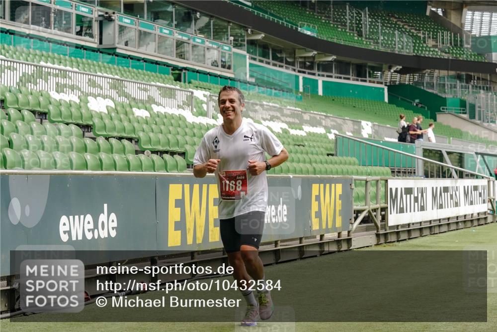 13.09.2026 - 21. swb-Marathon Bremen Michael Burmester http://msf.ph/oto/10432584 13.09.2026 12:30:10 Laufen im Stadion 314, 520, 547, 719, 858, 934, 959, 1168, 1214, 1357, 1453, 1639, 5212, 6485, 103, 206, 238, 322, 447, 841, 875, 968, 1187, 1352, 1840, 2032, 2044, 2143 meine-sportfotos.de