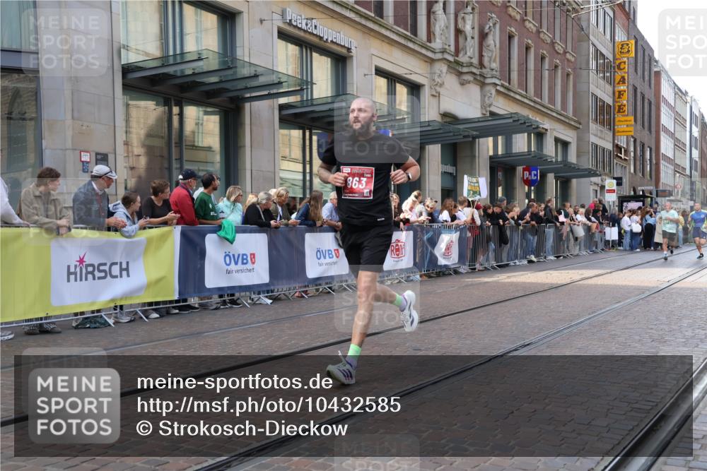 13.09.2026 - 21. swb-Marathon Bremen Strokosch-Dieckow http://msf.ph/oto/10432585 13.09.2026 13:12:08 Ziel 899, 1517, 2362, 2480, 3054, 3362, 3830, 4560, 4879, 5416, 6107, 6796, 7328, 7521, 8981, 9803, 13013, 493, 826, 863, 2444, 2447, 2820, 3336, 3703, 4283, 4368, 4698, 5521, 5893, 5940, 6668, 6739, 7621, 9398, 13013 meine-sportfotos.de