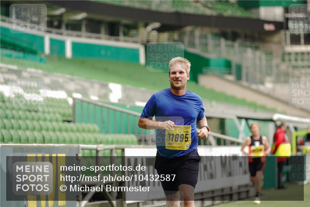 13.09.2026 - 21. swb-Marathon Bremen Michael Burmester http://msf.ph/oto/10432587 13.09.2026 10:23:55 Laufen im Stadion 10235, 10328, 10341, 10441, 10520, 10575, 10592, 10618, 10782, 10972, 11042, 11127, 11143, 11198, 11201, 11227, 11373, 11426, 11442, 11628, 11630, 11632, 11713, 11721, 11779, 11826, 11895, 11903, 12053, 12144, 12209, 12246, 12339, 12370, 12395, 12404, 12442, 12468, 12469, 12477, 12525, 13513, 13519, 13520, 13556, 13563, 13566, 13580, 13584, 13585, 13586, 13616, 13641, 13642, 10366, 13530, 13541 meine-sportfotos.de