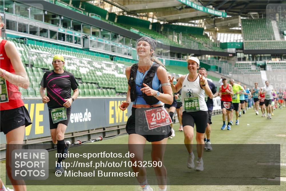 13.09.2026 - 21. swb-Marathon Bremen Michael Burmester http://msf.ph/oto/10432590 13.09.2026 13:04:43 Laufen im Stadion 178, 209, 210, 244, 323, 488, 534, 536, 565, 596, 647, 725, 881, 940, 1073, 1239, 1243, 1307, 1308, 1343, 1373, 1456, 1458, 1479, 1627, 1649, 1653, 1656, 1687, 1771, 1780, 1914, 1932, 1941, 2023, 2089, 2126, 2223, 2241, 2301, 2369, 2430, 2434, 2452, 2602, 2625, 2723, 2742, 2764, 2851, 2867, 2872, 2891, 2910, 2919, 2934, 2957, 2959, 2977, 2985, 3028, 3030, 3217, 3278, 3320, 3343, 3402, 3419, 3425, 3444, 3454, 3485, 3510, 3521, 3579, 3597, 3618, 3796, 3846, 3859, 3909, 242 meine-sportfotos.de