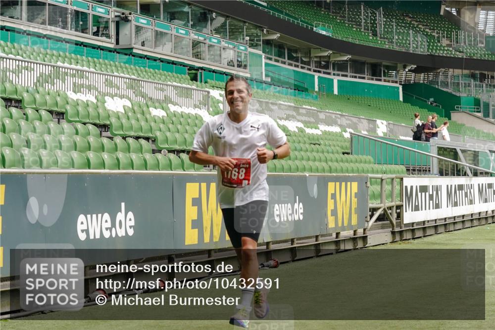 13.09.2026 - 21. swb-Marathon Bremen Michael Burmester http://msf.ph/oto/10432591 13.09.2026 12:30:10 Laufen im Stadion 314, 520, 547, 719, 858, 934, 959, 1168, 1214, 1357, 1453, 1639, 5212, 6485, 103, 206, 238, 322, 447, 841, 875, 968, 1187, 1352, 1840, 2032, 2044, 2143 meine-sportfotos.de