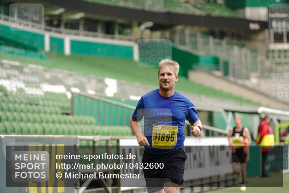 13.09.2026 - 21. swb-Marathon Bremen Michael Burmester http://msf.ph/oto/10432600 13.09.2026 10:23:55 Laufen im Stadion 10235, 10328, 10341, 10441, 10520, 10575, 10592, 10618, 10782, 10972, 11042, 11127, 11143, 11198, 11201, 11227, 11373, 11426, 11442, 11628, 11630, 11632, 11713, 11721, 11779, 11826, 11895, 11903, 12053, 12144, 12209, 12246, 12339, 12370, 12395, 12404, 12442, 12468, 12469, 12477, 12525, 13513, 13519, 13520, 13556, 13563, 13566, 13580, 13584, 13585, 13586, 13616, 13641, 13642, 10366, 13530, 13541 meine-sportfotos.de