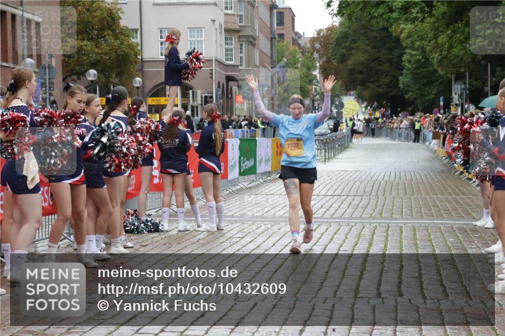 13.09.2026 - Kiel Lauf Yannick Fuchs http://msf.ph/oto/10432609 13.09.2026 11:23:02 Ziel 1305, 7737, 1305, 5917 meine-sportfotos.de