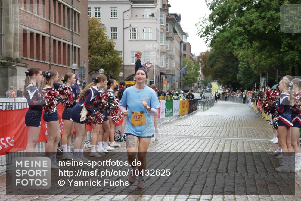 13.09.2026 - Kiel Lauf Yannick Fuchs http://msf.ph/oto/10432625 13.09.2026 11:23:04 Ziel 7737, 1305, 5917 meine-sportfotos.de