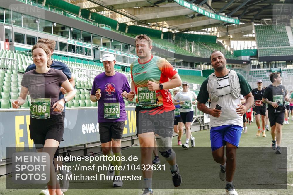 13.09.2026 - 21. swb-Marathon Bremen Michael Burmester http://msf.ph/oto/10432631 13.09.2026 13:29:49 Laufen im Stadion 171, 220, 297, 405, 422, 476, 685, 729, 754, 767, 986, 1079, 1217, 1242, 1270, 1298, 1325, 1384, 1615, 1633, 1634, 1741, 1777, 1810, 1811, 1886, 1983, 2238, 2242, 2249, 2263, 2326, 2365, 2436, 2449, 2472, 2546, 2574, 2593, 2615, 2738, 2740, 2743, 2830, 2862, 2868, 2869, 2871, 2924, 2991, 2994, 3020, 3053, 3061, 3129, 3154, 3227, 3238, 3274, 3286, 3321, 3361, 3563, 3594, 3595, 3605, 3678, 3694, 3755, 3758, 3798, 3853, 3876, 3898, 3929, 3953, 3965, 3971, 3987, 4011, 4056, 4108 meine-sportfotos.de