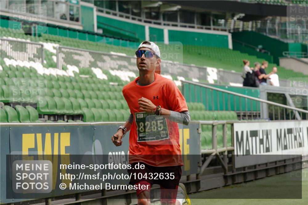 13.09.2026 - 21. swb-Marathon Bremen Michael Burmester http://msf.ph/oto/10432635 13.09.2026 12:30:16 Laufen im Stadion 314, 520, 547, 858, 934, 1168, 1214, 1357, 1453, 1639, 5212, 6485, 103, 206, 238, 322, 420, 447, 841, 875, 1187, 1352, 1840, 2032, 2044, 2143 meine-sportfotos.de