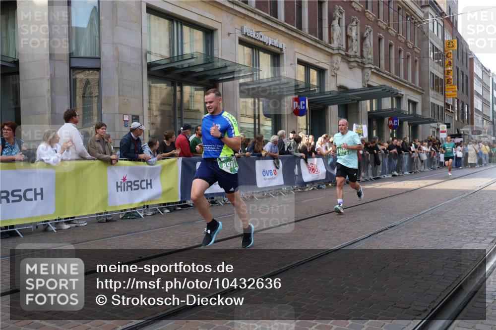 13.09.2026 - 21. swb-Marathon Bremen Strokosch-Dieckow http://msf.ph/oto/10432636 13.09.2026 13:12:12 Ziel 899, 1517, 2362, 2480, 3054, 3362, 3830, 4560, 4879, 5416, 6796, 7328, 8981, 9775, 9803, 493, 863, 2444, 2447, 2820, 3336, 3703, 3830, 4283, 4698, 5521, 5893, 5940, 6107, 6739, 7521, 7621, 13013 meine-sportfotos.de