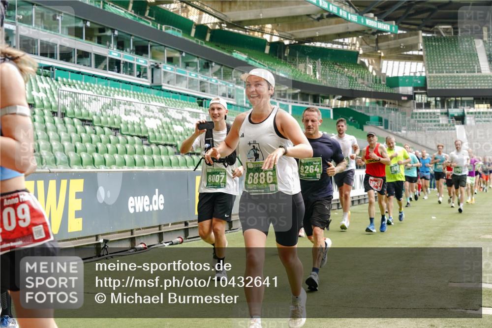 13.09.2026 - 21. swb-Marathon Bremen Michael Burmester http://msf.ph/oto/10432641 13.09.2026 13:04:44 Laufen im Stadion 178, 209, 210, 244, 323, 488, 534, 536, 565, 596, 647, 725, 881, 1073, 1239, 1243, 1307, 1308, 1343, 1373, 1456, 1458, 1479, 1627, 1649, 1653, 1656, 1687, 1771, 1780, 1914, 1932, 1941, 2023, 2089, 2126, 2223, 2241, 2301, 2369, 2430, 2434, 2452, 2602, 2625, 2723, 2742, 2764, 2851, 2867, 2872, 2891, 2910, 2919, 2934, 2957, 2959, 2977, 2985, 3028, 3030, 3217, 3278, 3320, 3343, 3402, 3419, 3425, 3444, 3454, 3485, 3510, 3521, 3579, 3597, 3618, 3796, 3846, 3859, 3909, 242 meine-sportfotos.de