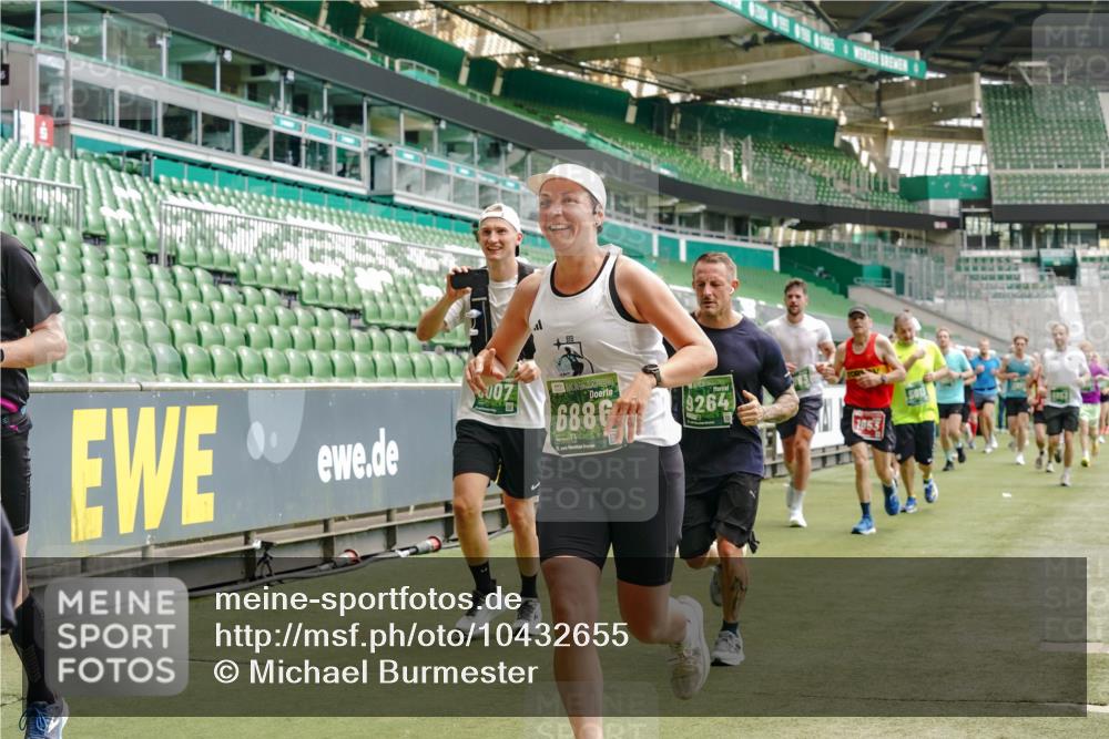 13.09.2026 - 21. swb-Marathon Bremen Michael Burmester http://msf.ph/oto/10432655 13.09.2026 13:04:44 Laufen im Stadion 178, 209, 210, 244, 323, 488, 534, 536, 565, 596, 647, 725, 881, 1073, 1239, 1243, 1307, 1308, 1343, 1373, 1456, 1458, 1479, 1627, 1649, 1653, 1656, 1687, 1771, 1780, 1914, 1932, 1941, 2023, 2089, 2126, 2223, 2241, 2301, 2369, 2430, 2434, 2452, 2602, 2625, 2723, 2742, 2764, 2851, 2867, 2872, 2891, 2910, 2919, 2934, 2957, 2959, 2977, 2985, 3028, 3030, 3217, 3278, 3320, 3343, 3402, 3419, 3425, 3444, 3454, 3485, 3510, 3521, 3579, 3597, 3618, 3796, 3846, 3859, 3909, 242 meine-sportfotos.de