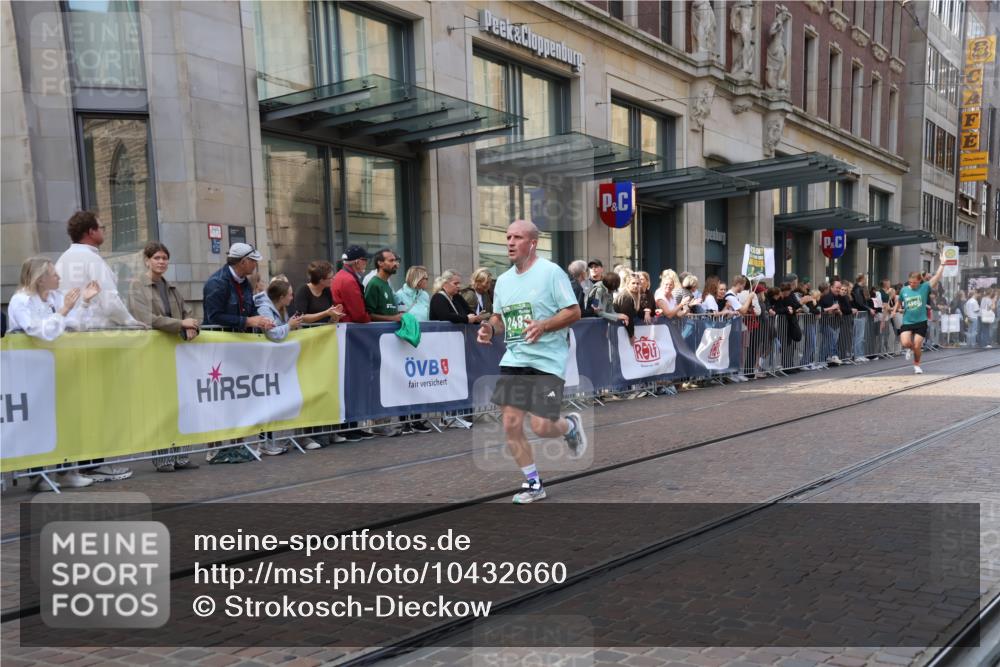13.09.2026 - 21. swb-Marathon Bremen Strokosch-Dieckow http://msf.ph/oto/10432660 13.09.2026 13:12:13 Ziel 899, 1517, 2362, 2480, 3054, 3362, 4560, 4879, 5416, 6796, 7328, 8981, 9775, 9803, 493, 863, 2444, 2447, 2820, 3336, 3362, 3703, 3830, 4283, 4698, 5521, 5893, 5940, 6107, 6739, 7521, 7621, 13013 meine-sportfotos.de
