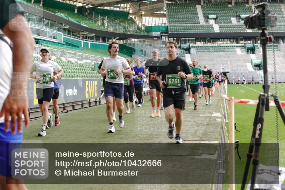 13.09.2026 - 21. swb-Marathon Bremen Michael Burmester http://msf.ph/oto/10432666 13.09.2026 13:29:50 Laufen im Stadion 171, 220, 297, 405, 422, 476, 685, 729, 754, 767, 986, 1079, 1217, 1242, 1270, 1298, 1325, 1384, 1615, 1633, 1634, 1741, 1777, 1810, 1811, 1886, 1983, 2238, 2242, 2249, 2263, 2326, 2365, 2436, 2449, 2472, 2546, 2593, 2615, 2738, 2740, 2743, 2830, 2862, 2868, 2869, 2871, 2924, 2991, 2994, 3020, 3053, 3061, 3129, 3154, 3227, 3238, 3274, 3286, 3321, 3361, 3563, 3594, 3595, 3605, 3678, 3694, 3755, 3758, 3798, 3853, 3876, 3898, 3929, 3953, 3965, 3971, 3987, 4011, 4056, 4108 meine-sportfotos.de